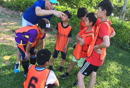 不用出國(guó)就能參加國(guó)際足球夏令營(yíng)