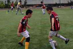 北京中小學(xué)生足球夏令營(yíng)有什么特色課程？