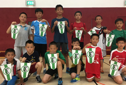 參加西班牙足球夏令營(yíng)與巨星親密接觸