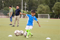 這個假期，足球夏令營帶你玩轉(zhuǎn)最炫假期