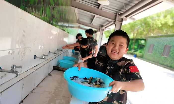 自己洗衣服的學(xué)員