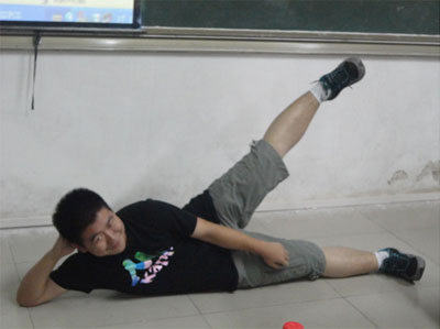 “地雷”張康偉同學(xué)表演的瑜伽動作一步到位