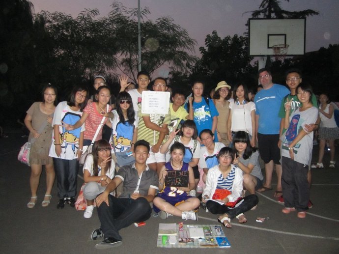 北京新東方夏令營跳蚤市場集體照